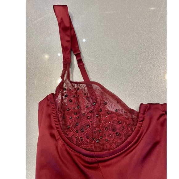 Oh Polly Satin Embellished Bodysuit size 4 Stassie Collection - Picture 7 of 12